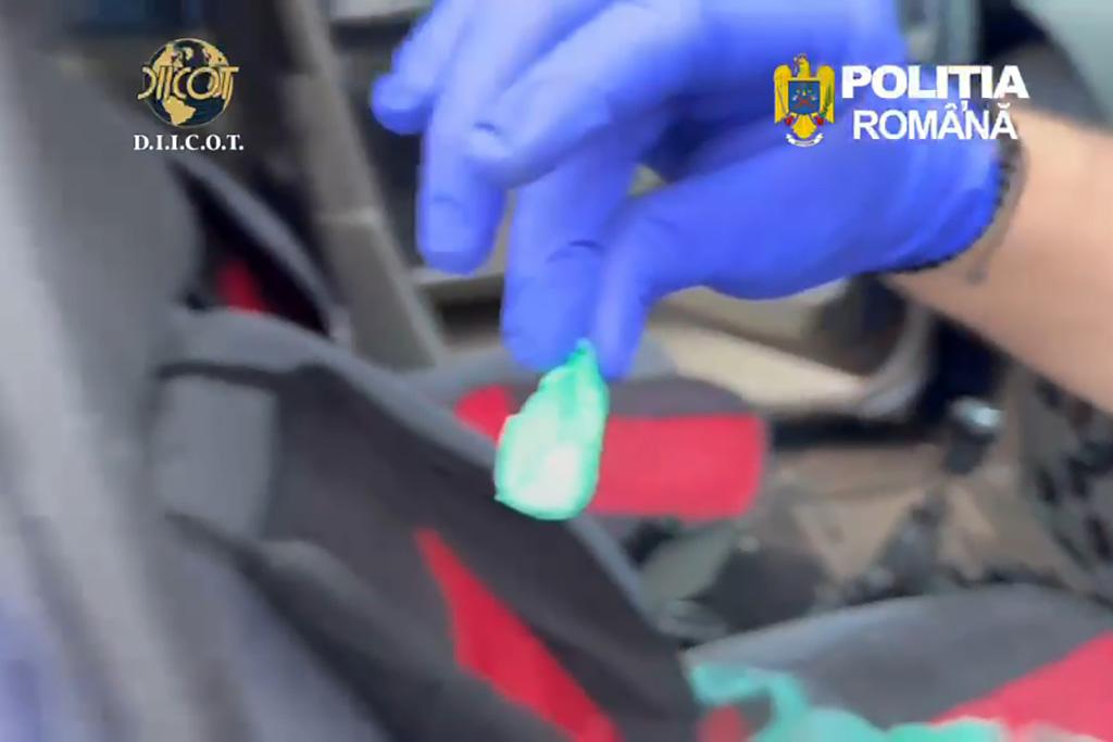 În Prahova, doi bărbați au fost arestați pentru trafic de droguri de mare risc