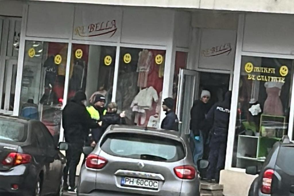 Spargere la un magazin din Câmpina, noaptea trecută. Hoții au sustras mai multe parfumuri