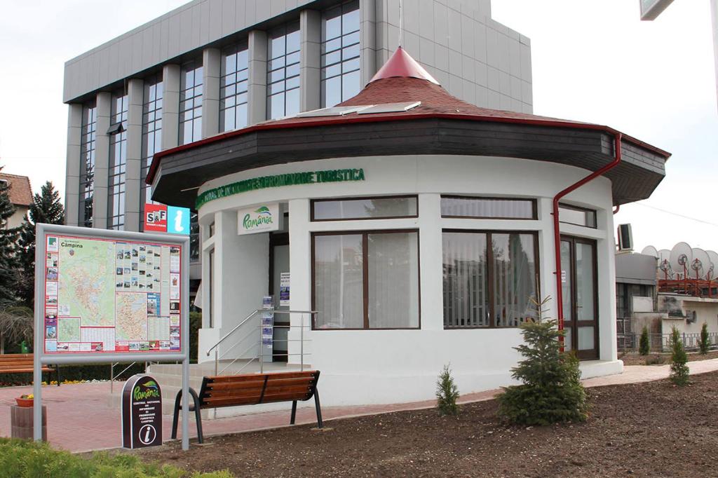 Foștii angajați ai Centrului de Informare Turistică din Câmpina au contestat în instanță concedierea