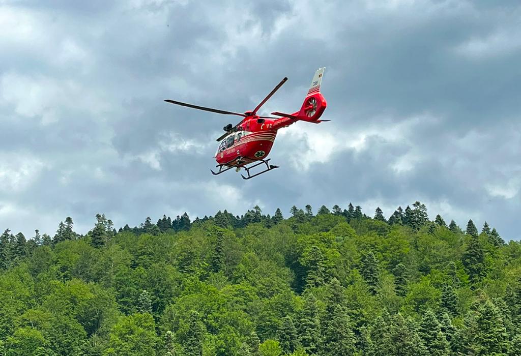 Patru alpiniști s-au prăbușit pe Valea Albișoarei din Bușteni. Intervenție ISU cu elicoptere SMURD și Black Hawk