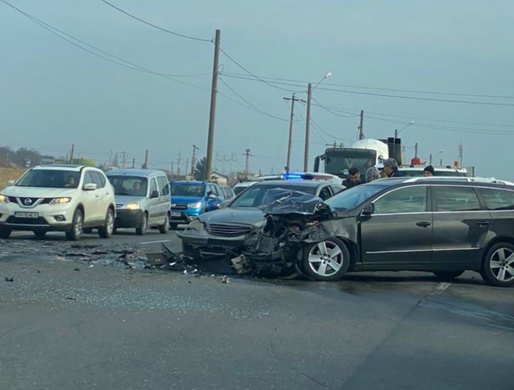 Un nou accident în ”intersecția morții” de la Florești - DN1. Trei persoane au ajuns la spital