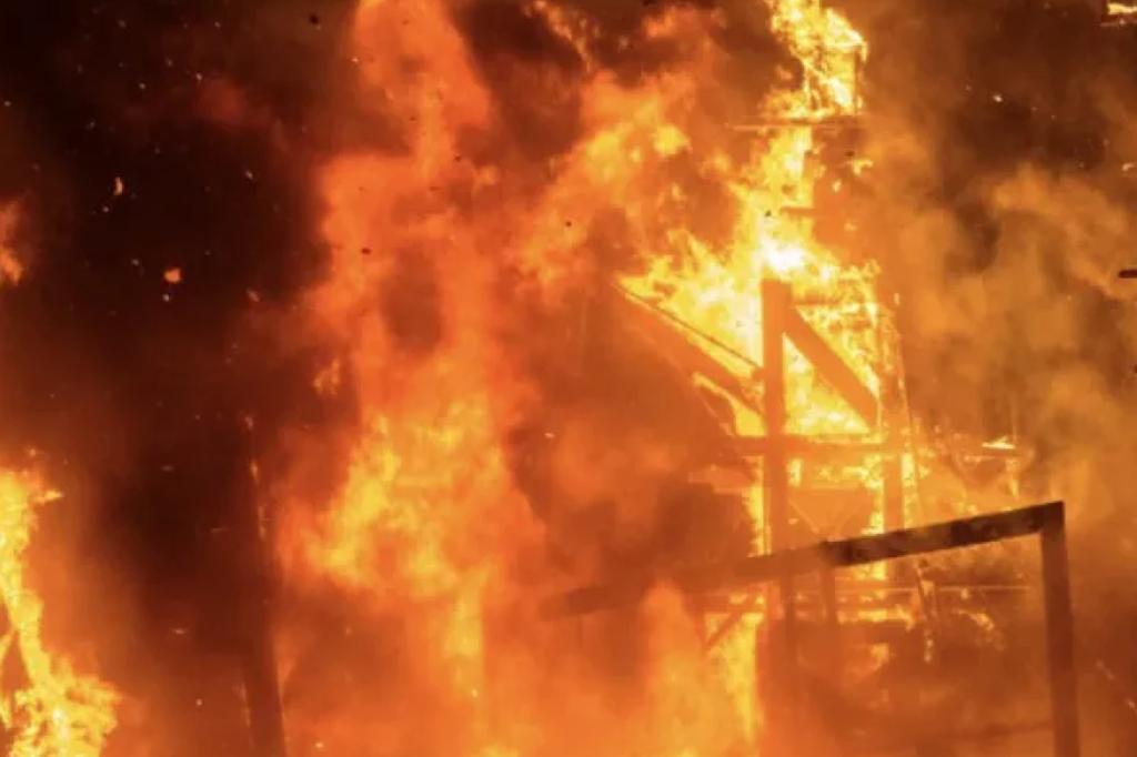 Incendiu la Brebu. A ars o casă de peste 200mp