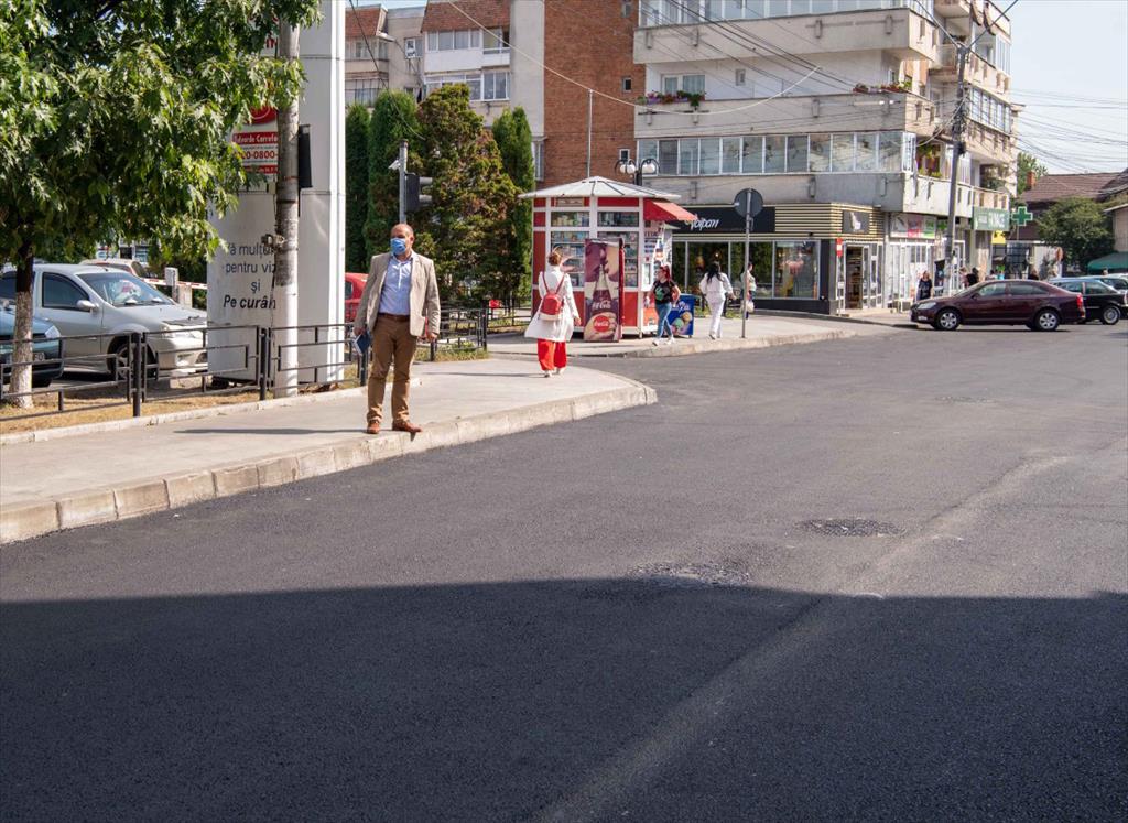 S-a finalizat asfaltarea pe tronsonul de pe Strada Republicii, din Câmpina, care fusese închis circulației rutiere