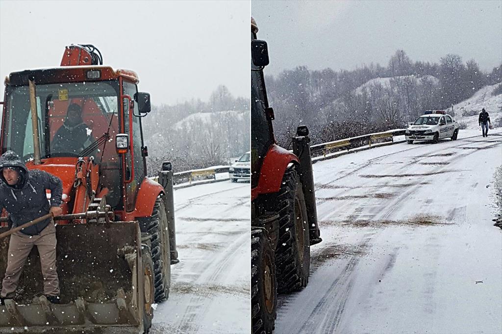 Drumul județean 100E, blocat între Poiana Câmpina și Provița de Jos din cauza carosabilului înghețat, acoperit cu ninsoare