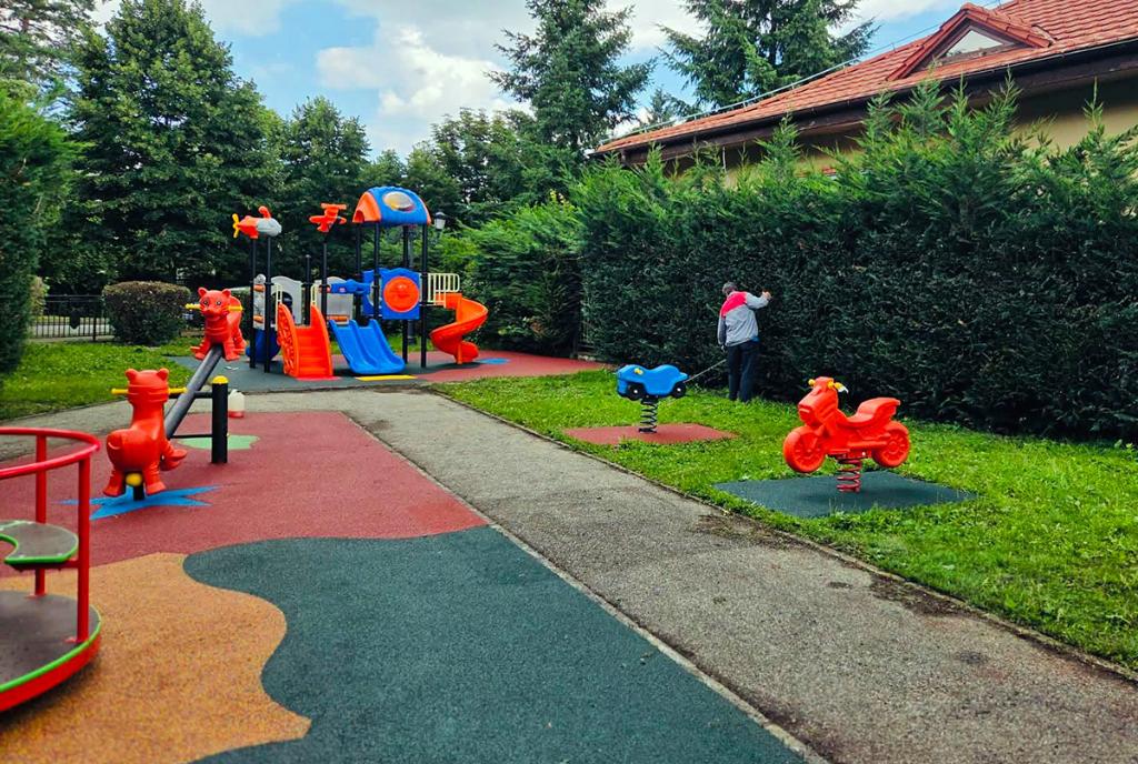 Lucrări de modernizare a locului de joacă de pe Bulevardul Culturii din Câmpina