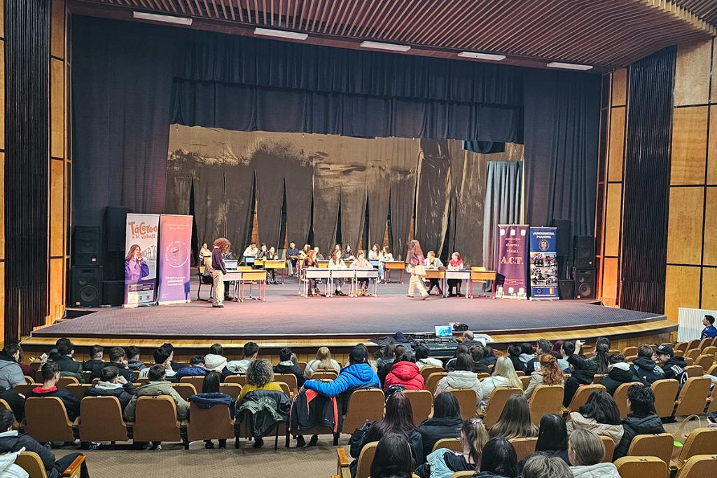 Conferința despre violența în școli a atras sute de elevi câmpineni