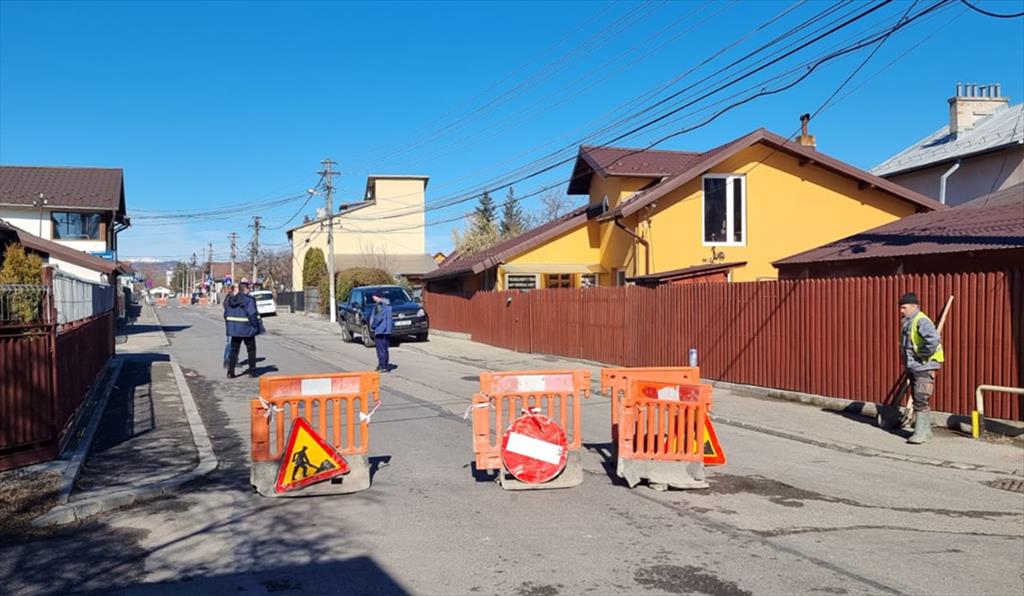 Circulație închisă pe străzile Conductelor și Atelierelor din Câmpina, pentru executarea lucrărilor de canalizare și reparații carosabil