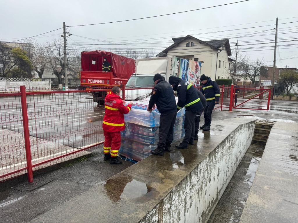 Trei tone și jumătate de apă au fost donate pentru câmpineni