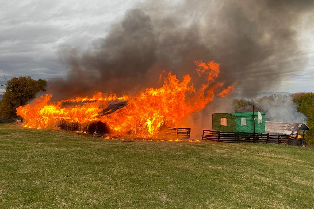 Incendiu la un saivan din Băicoi. O persoană a fost găsită carbonizată