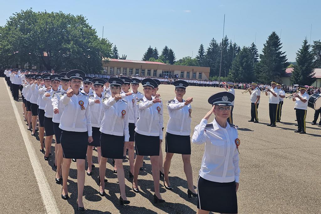 Ceremonie de absolvire la Școala de Agenți de Poliție „Vasile Lascăr” Câmpina. 1.088 agenți vor intra de luni „în pâine”