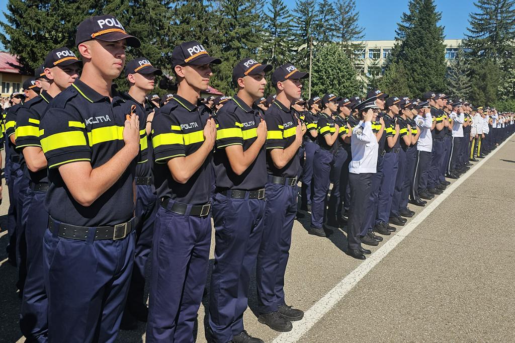 1.040 elevi ai Școlii de Agenți de Poliție ”Vasile Lascăr” Câmpina au depus jurământul