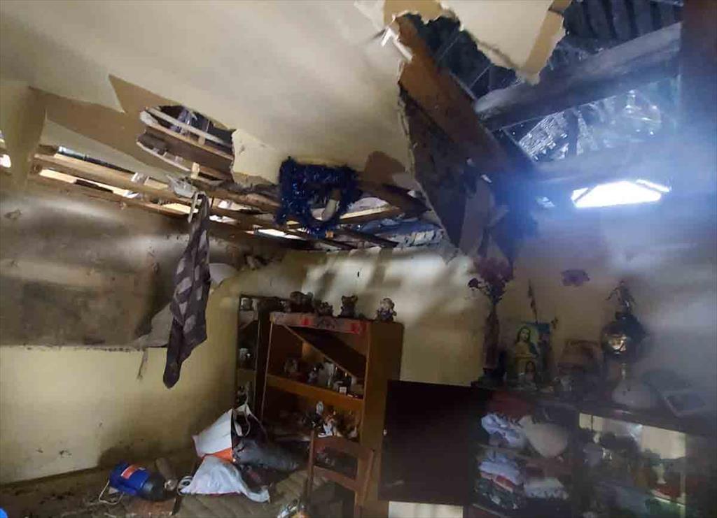 O familie din Câmpina are nevoie de ajutor, după ce casa i-a luat foc