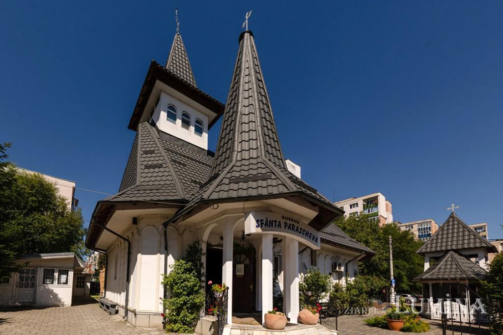 Aproape 70.000 lei de la bugetul local pentru susținerea bisericilor din Câmpina