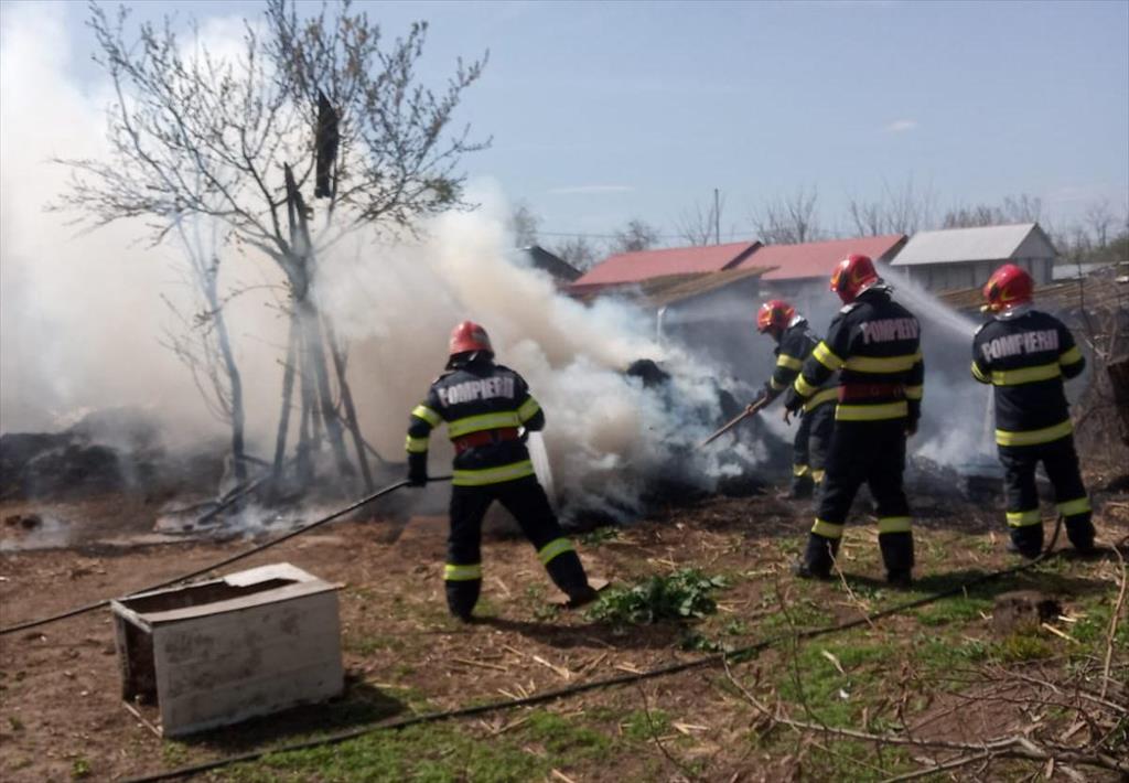 Incendiu la Bordeni, în apropiere de Câmpina. O locuință și o anexă sunt cuprinse de foc