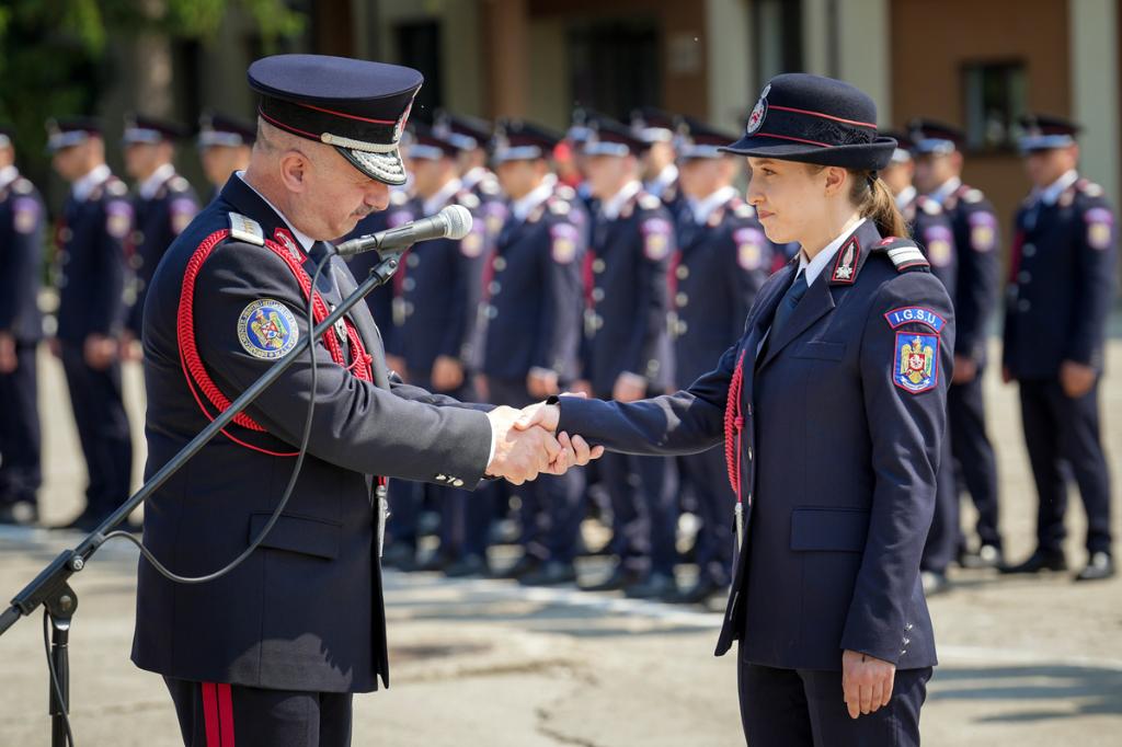 Prima fată - șef de promoție la Şcoala de Subofiţeri de Pompieri şi Protecţie Civilă „Pavel Zăgănescu”