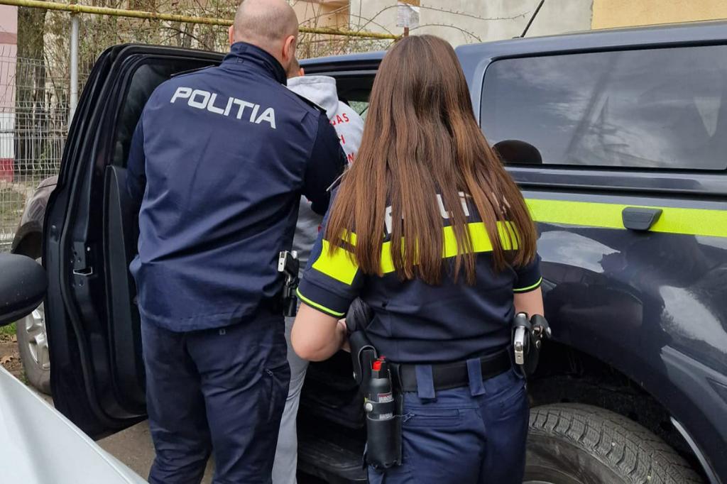 Un câmpinean de 17 ani, reținut pentru patru infracțiuni de furt