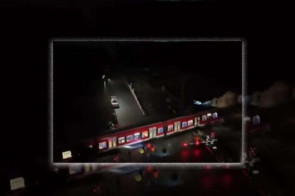 Primul tren a trecut peste noua trecere de pe DN1, de la Movila Vulpii. A fost reluat și traficul rutier!