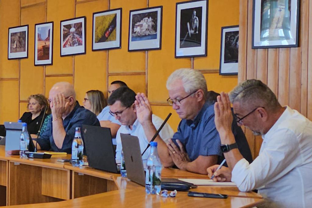 O discuție interesantă în Consiliul Local Câmpina: 10 lei/mp/lună pentru toată lumea vs 5 lei/mp/an pentru HidroPrahova