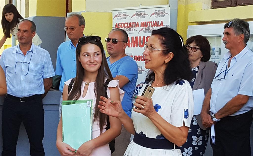 Premieră la Şcoala „Louis Pasteur”. Printre noii elevi se numără şi o tânără din Cimişlia, oraş din Moldova înfrăţit cu Câmpina