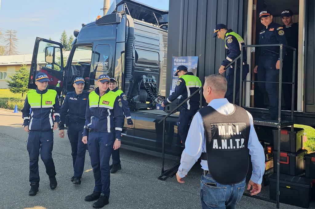 Escape Trucks, simularea unor situații de trafic de persoane la Școala de Poliție „Vasile Lascăr” Câmpina