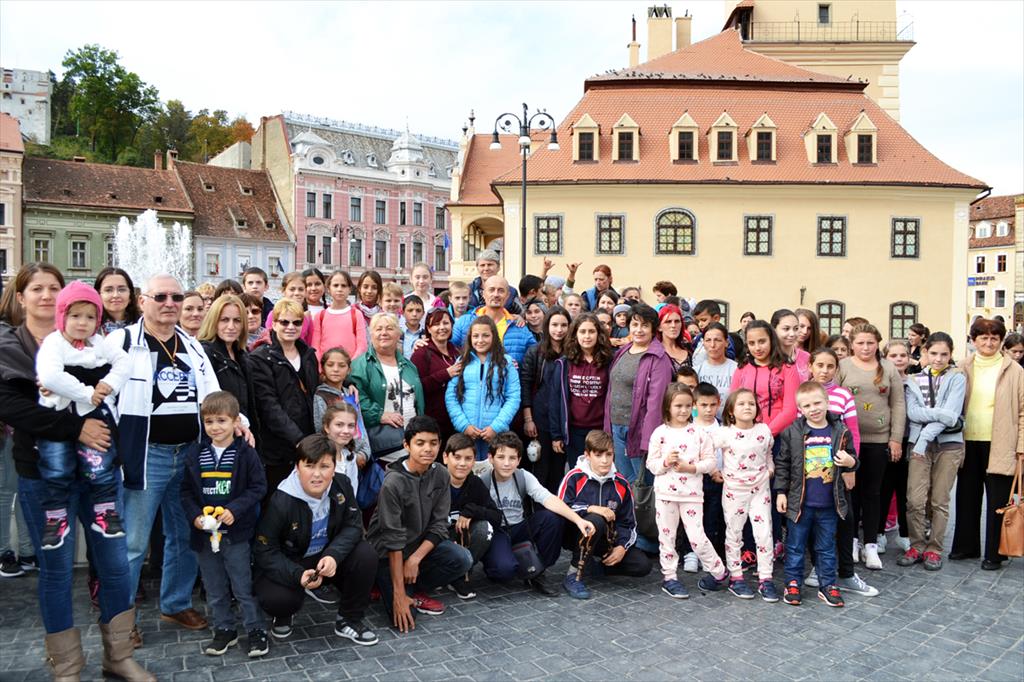De Ziua Educației, copiii de la Poiana Câmpina au mers în excursie la Bran și Brașov