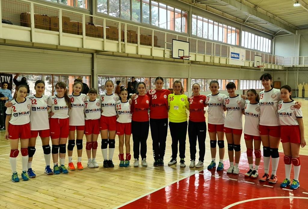 Handbal feminin, juniori III. CS Câmpina - Victoria Olteni 47-11