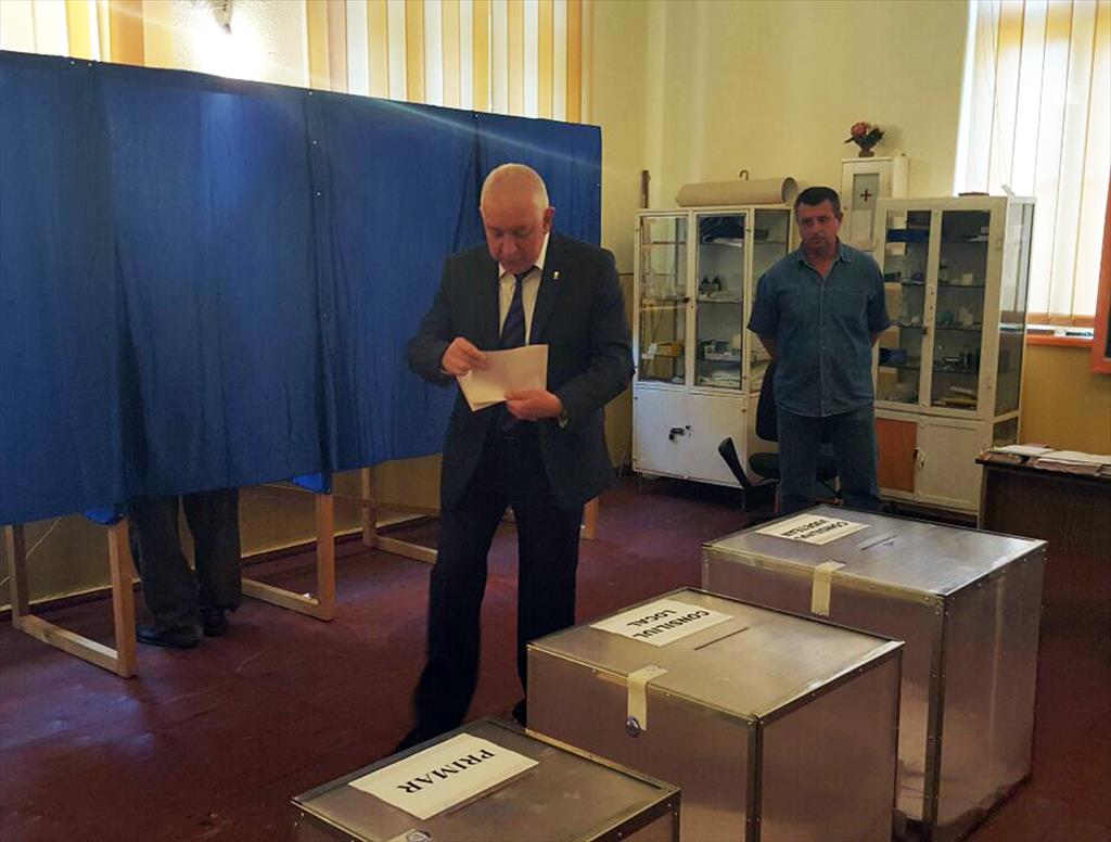 Primarul Horia Tiseanu (PNL) a votat, normal, pentru continuitate