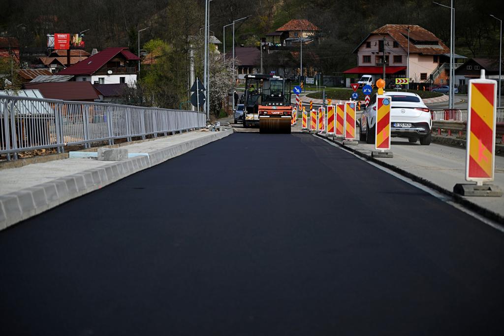 Continuă lucrările la podul de la Breaza. Trafic restricționat