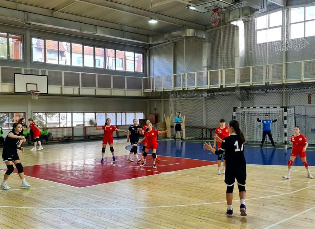 Handbal feminin, juniori III. CS Câmpina - HC Junior BB Buzău 34-27