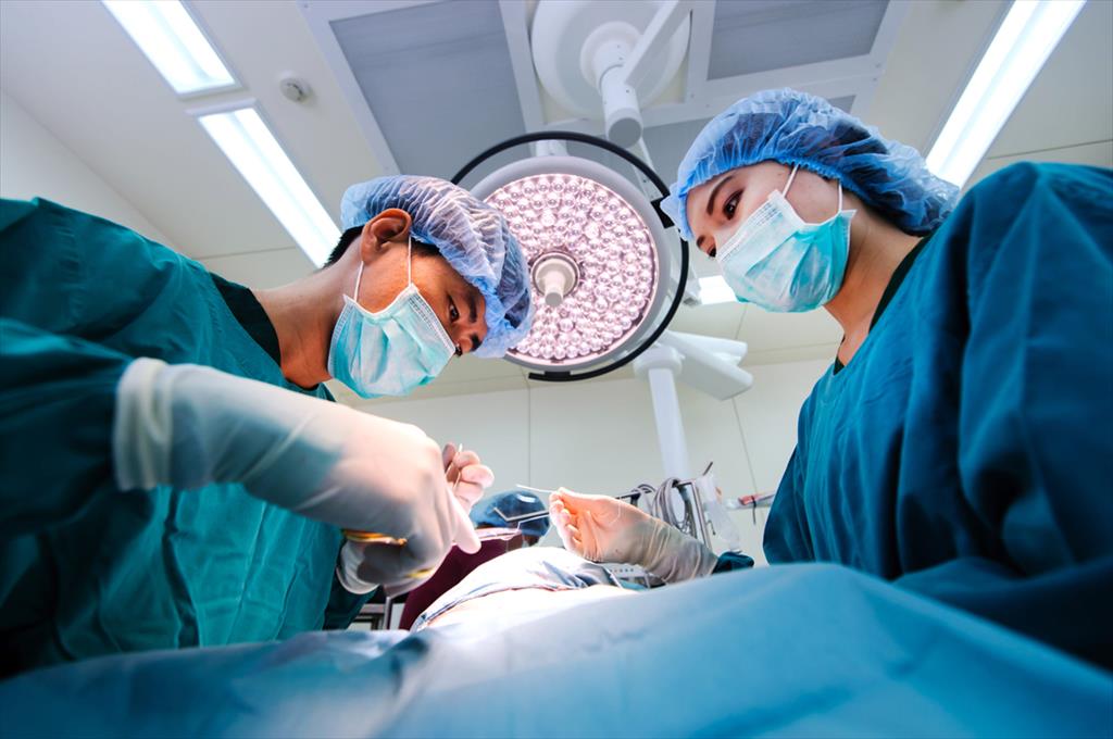 Conf. univ. dr. Sebastian Grădinaru, medic primar chirurgie generală: ”Mi-aș dori să putem avea la SanConfind un centru de excelență în chirurgia sânului”