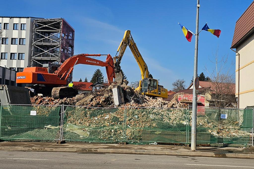 Ultimul tren pentru construirea, la Câmpina, a unui Centru de Primiri Urgențe cu fonduri europene