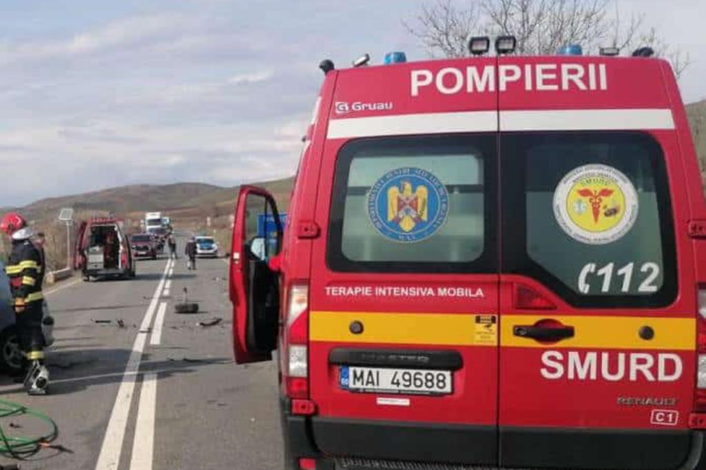 Accident pe DN1, la Comarnic. Trei mașini implicate, patru răniți