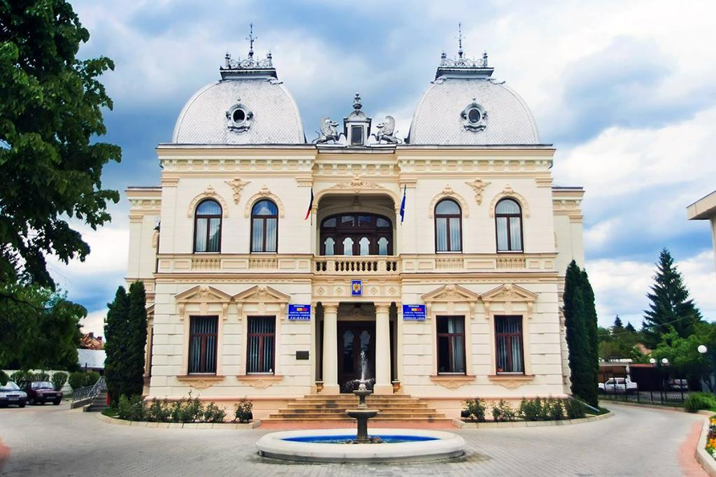 Administrația câmpineană explică majorarea impozitelor și taxelor locale: „Nu a fost decisă la nivel local”