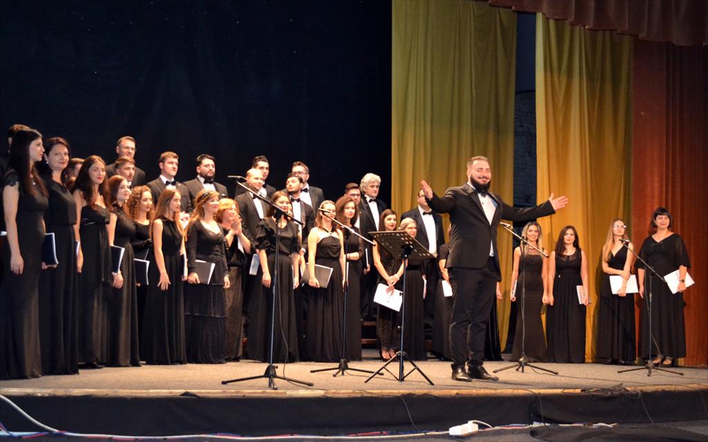 Corul Filarmonicii din Ploiești, concert superb în fața publicului câmpinean