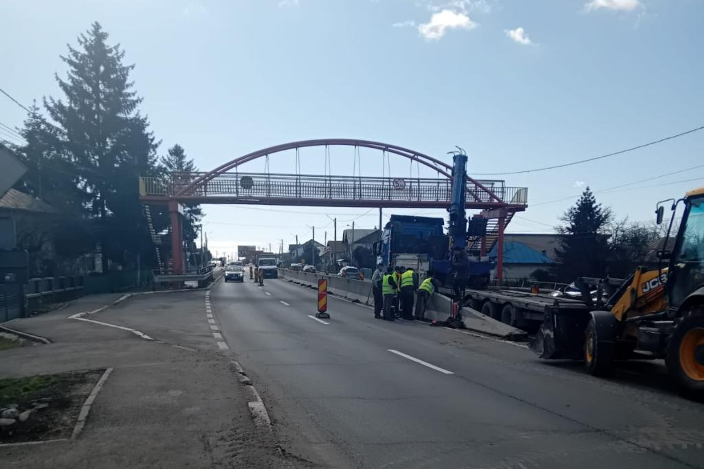 Au început lucrările la pasarela pietonală peste DN1 de la Bănești