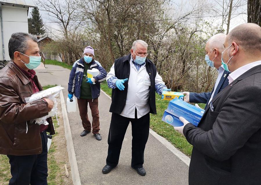 Medicii de familie din Câmpina au primit substanțe dezinfectante, măști și mănuși de protecție din partea administrației locale
