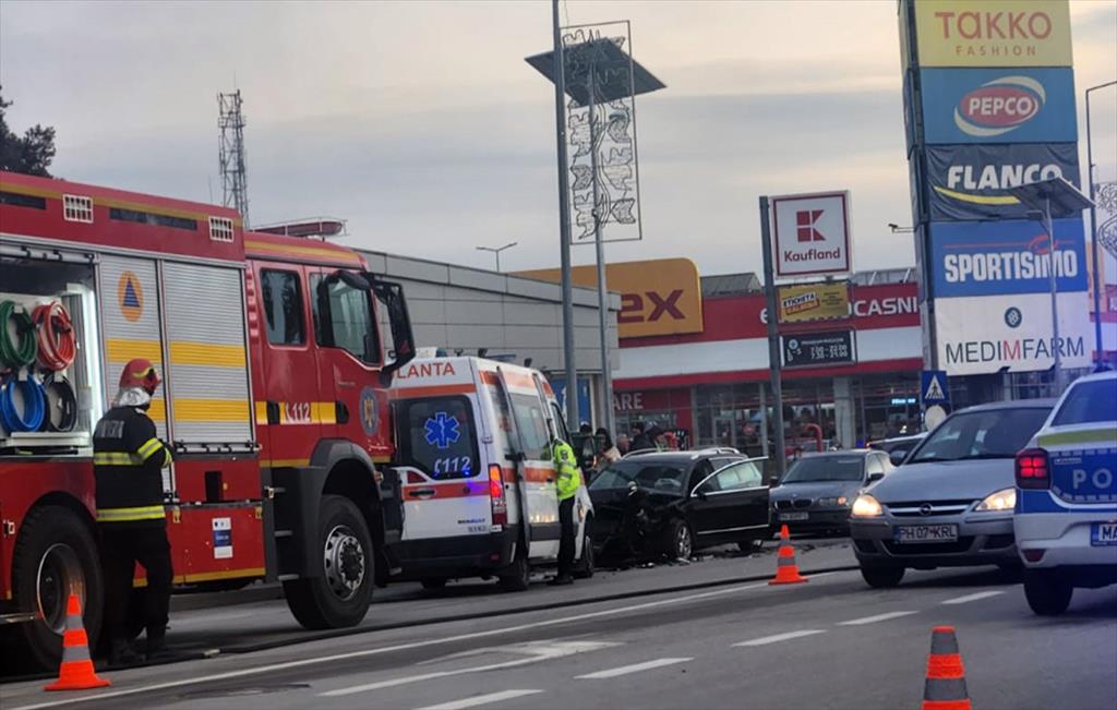 Accident pe Bulevardul Nicolae Bălcescu din Câmpina. Un bărbat de 35 ani a ajuns la spital
