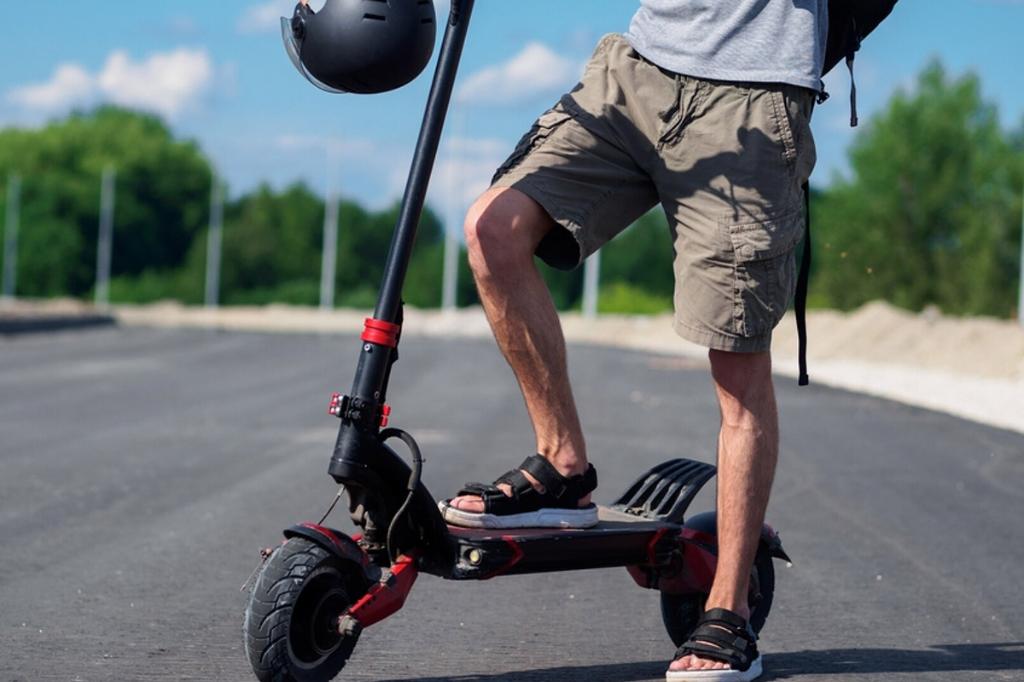 Un proiect de lege dezbate instituirea obligației obținerii unui permis pentru trotinete electrice și biciclete