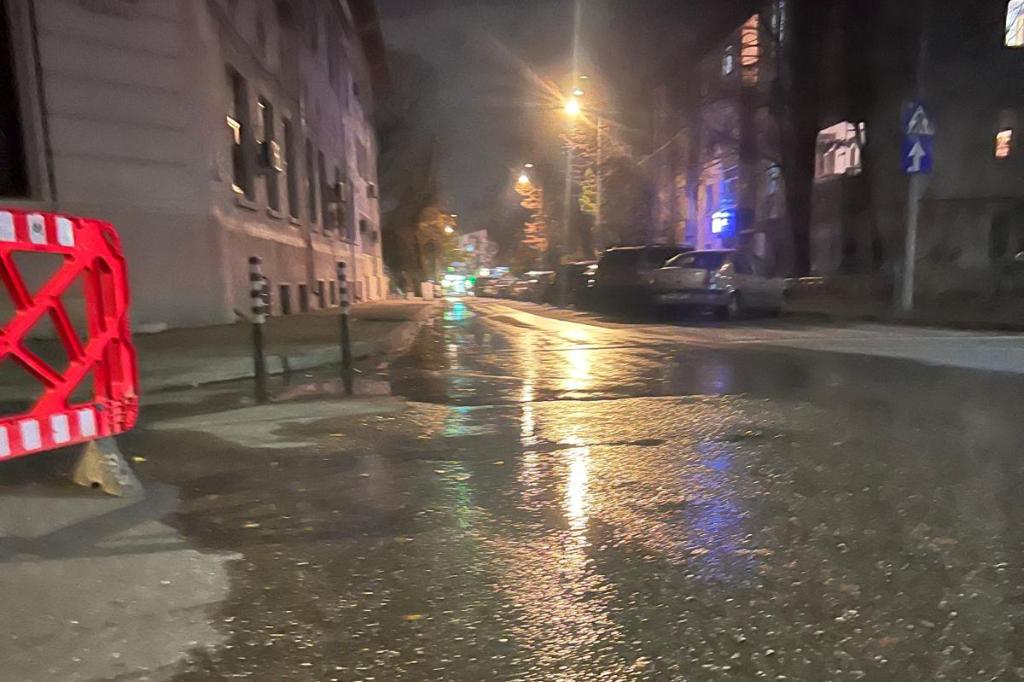 În centrul Câmpinei, izvorul de pe Strada Mihai Eminescu...