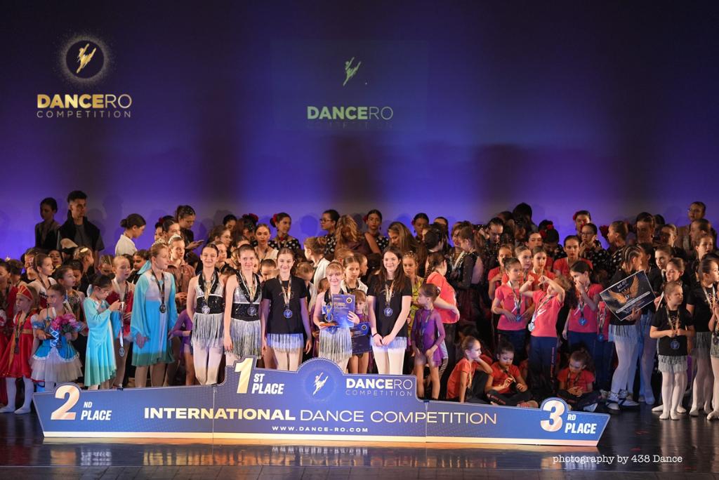 Balerinele de la Câmpina au cucerit juriul la Concursul Internațional DanceRO