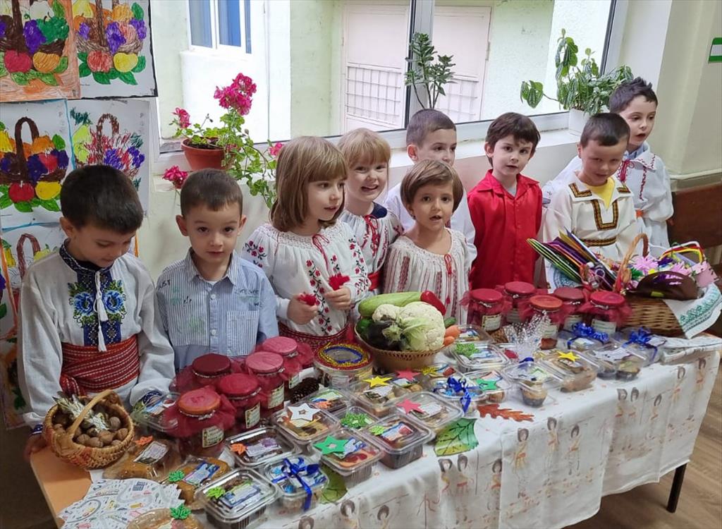 Târgul cu Bunătăți a încheiat Festivalul Toamnei de la Școala Gimnazială ”Al.I. Cuza”, din Câmpina