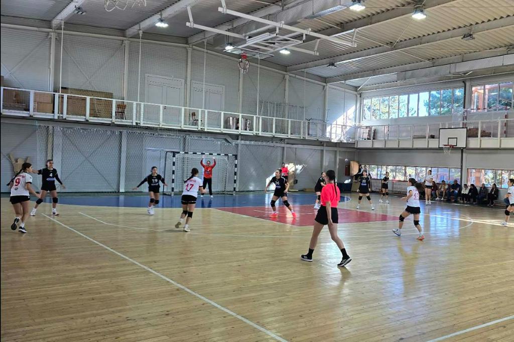 Handbal feminin, juniori sub 15 ani. CS Câmpina - CSS Municipiul Ploiești 37-13