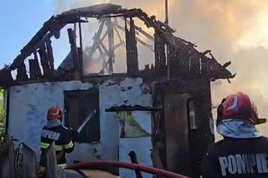 Incendiu la Brebu. O femeie a murit carbonizată