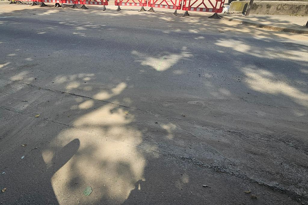 Locuitorii de pe Strada Mihai Eminescu, nemulțumiți de mizeria lăsată în urma lucrărilor la rețeaua de gaze