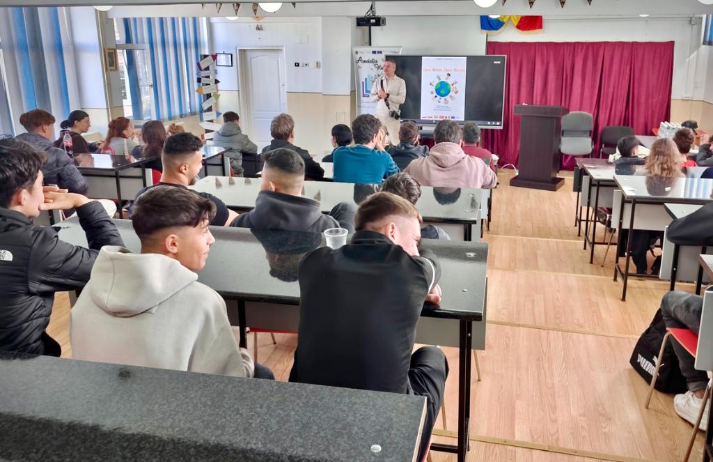 Manual împotriva discriminării, realizat de Asociația Together în cadrul proiectului „Open Minds, Open Worlds”