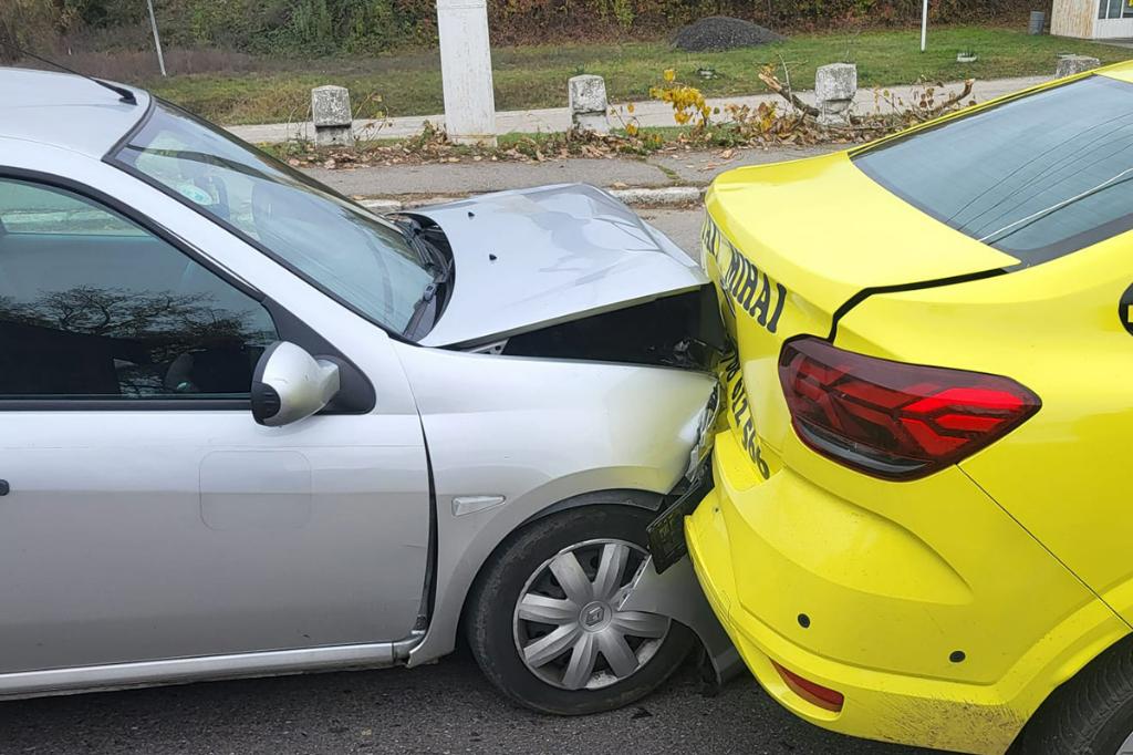 Accident la ieșirea de pe podul peste DN1 și râul Prahova spre Poiana Câmpina