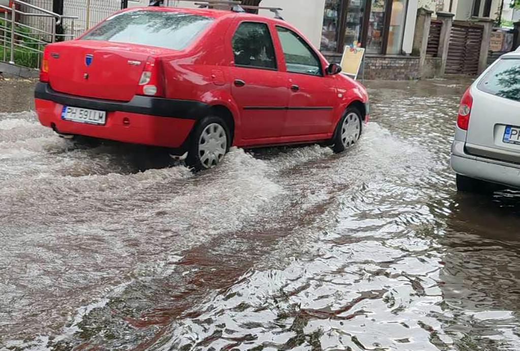 Câmpina, Strada 1 Mai, 16 iulie 2026. O aventură pentru șoferi și pietoni...