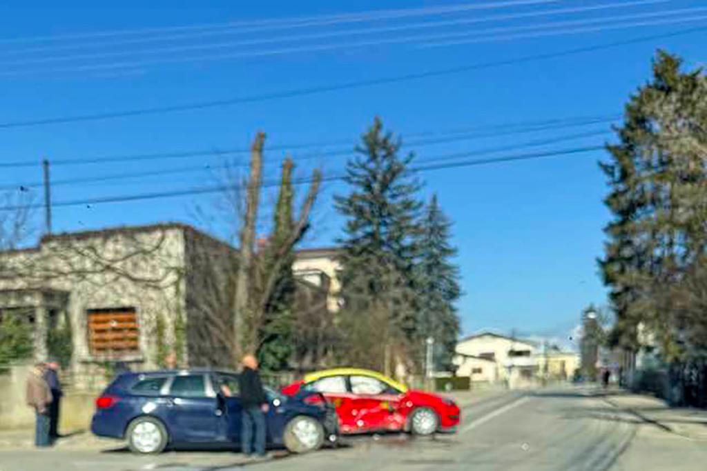 Accident în Câmpina, la intersecția străzilor Griviței și Mărășești