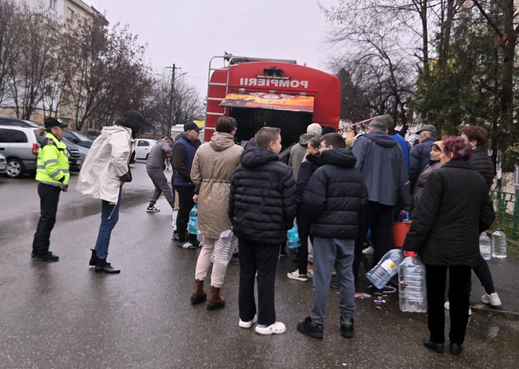 În Câmpina au ajuns primele cisterne cu apă pentru populație