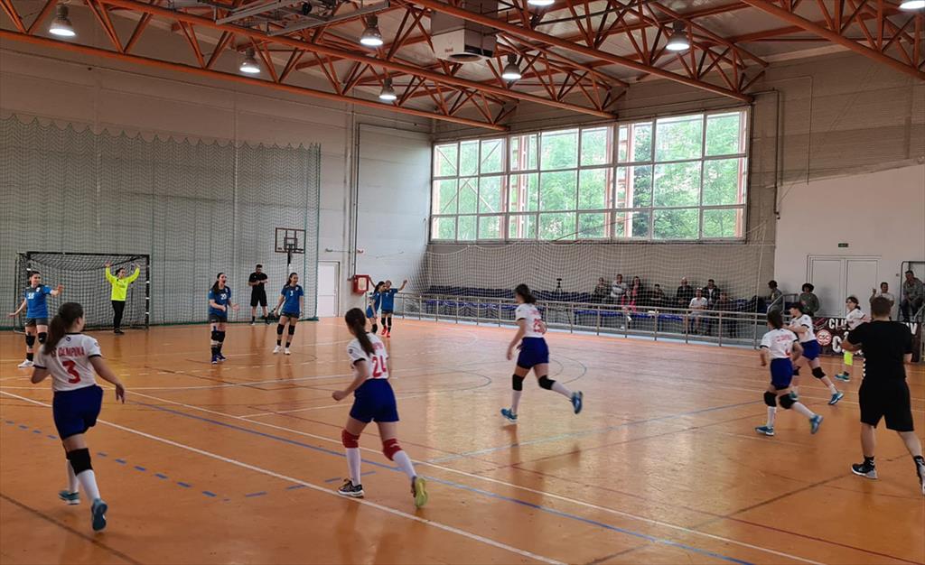 Fetele de la CS Câmpina continuă parcursul foarte bun la turneul final de handbal pentru juniori IV